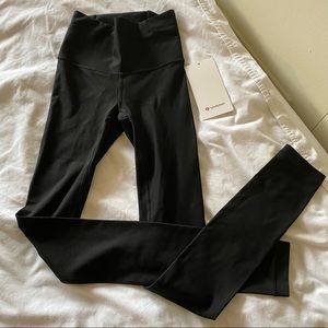 Lululemon Mapped Out High Rise Tight 28" 
Camo